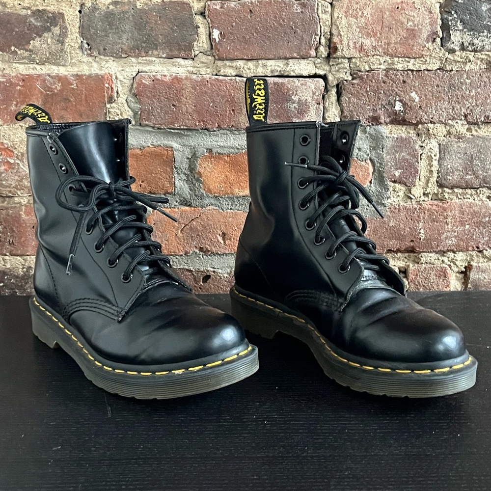 Dr Martens Air Wair Original Lace Up Boot 1460 - Smooth Leather Combat Boot